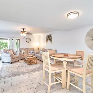 South Retreat Fenced Yard, Location! Holiday home Tampa