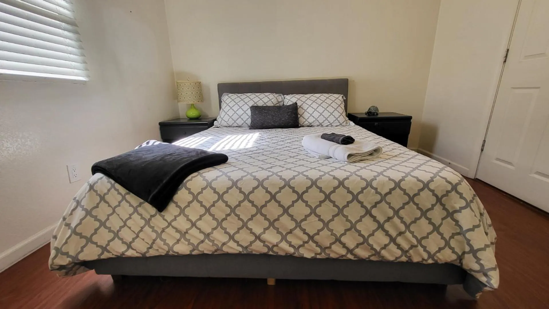 U1 - Entire 2 Bedroom Apt In Dt Phx With Pkg Phoenix United States
